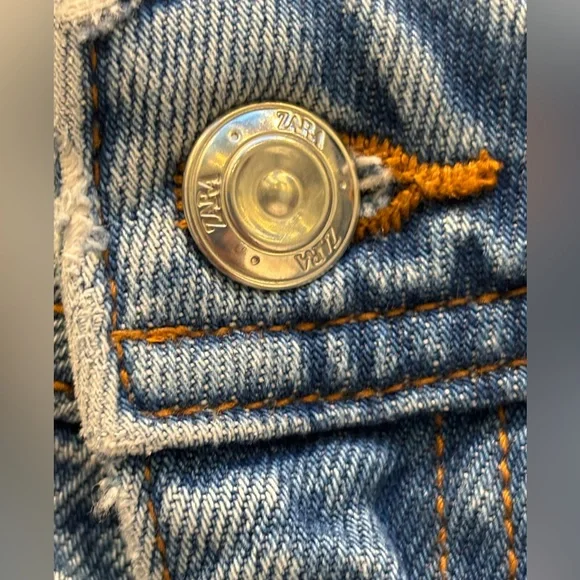 Zara High Waist Mom Jeans Light Wash Denim Size 4, 100% Cotton ✨ - Picture 8 of 8